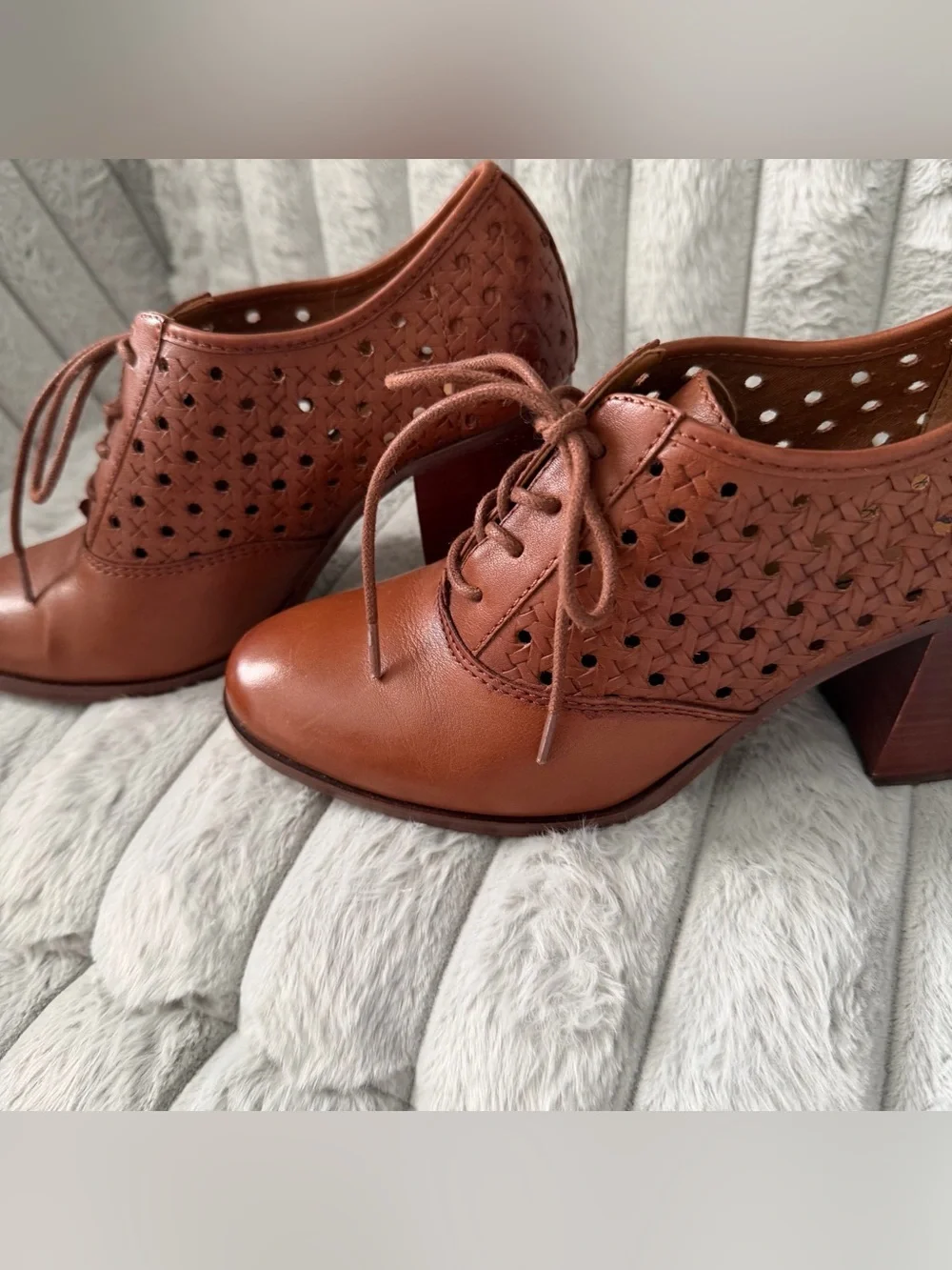 Patricia Nash brown leather Parma heeled lace-up oxfords